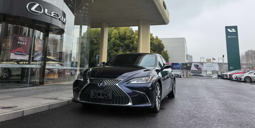 Lexus ES, 2020