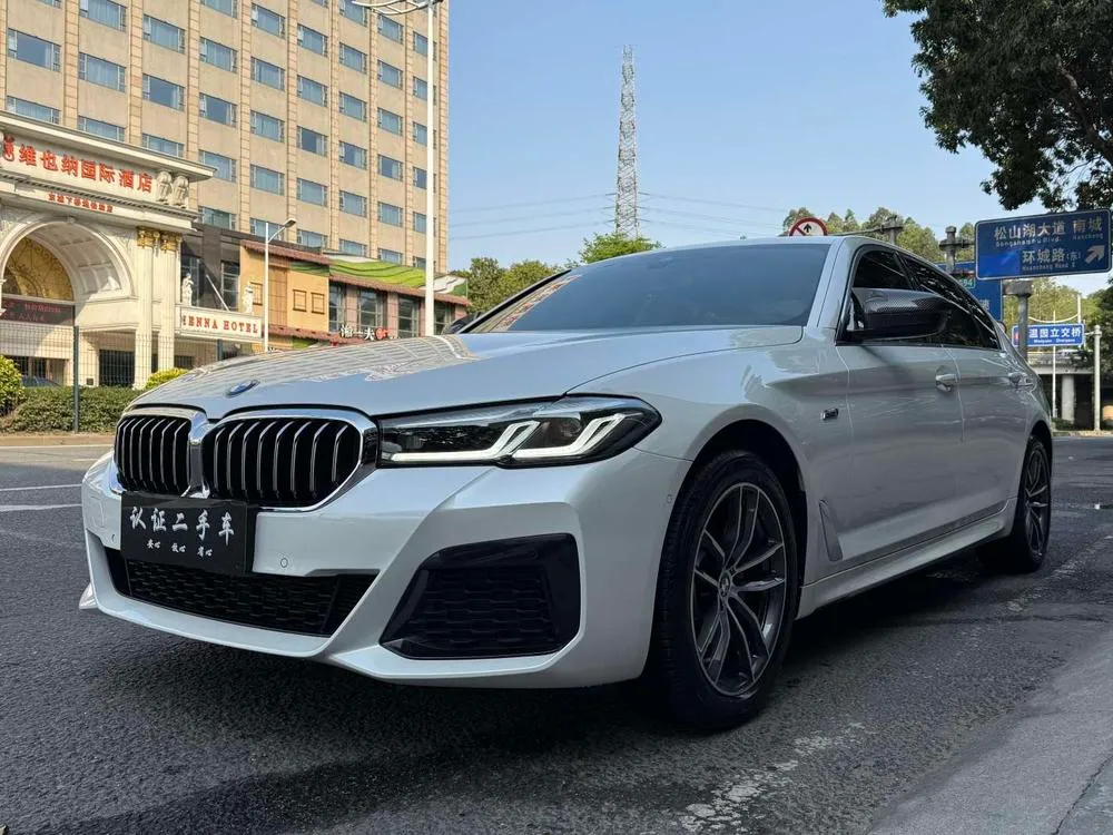 BMW 5-Series, 2022