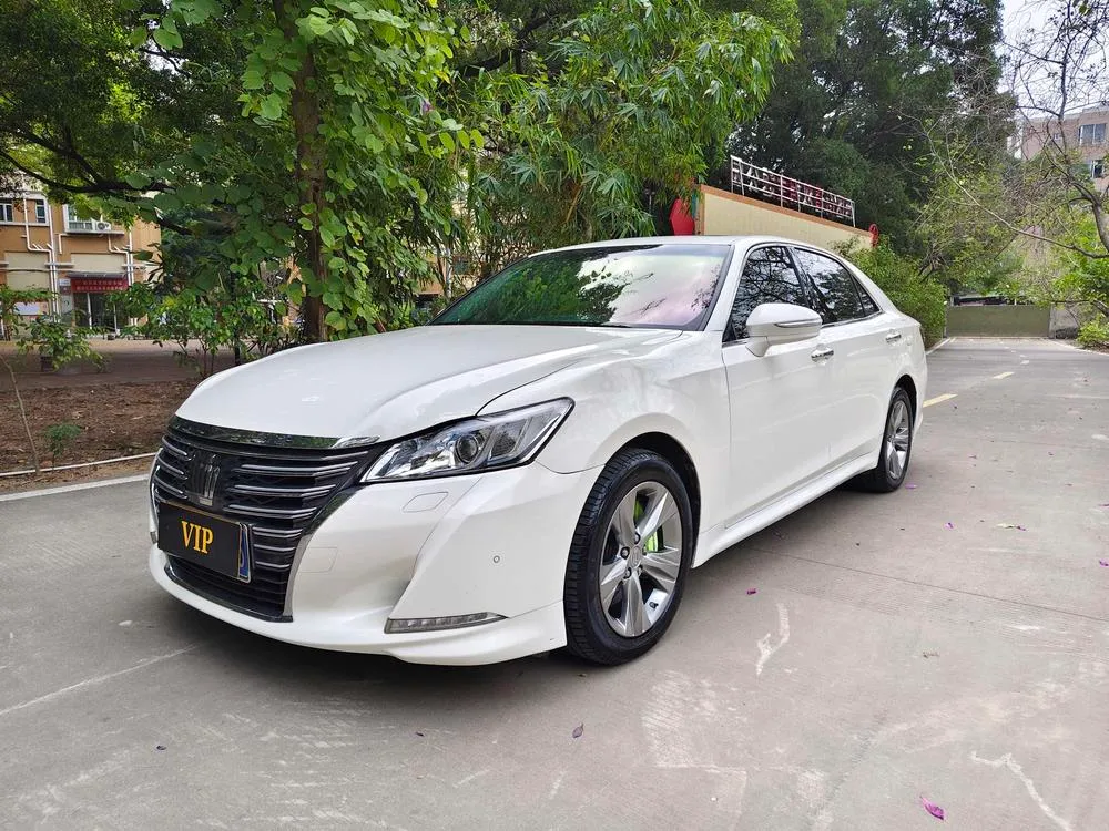 Toyota Crown, 2015