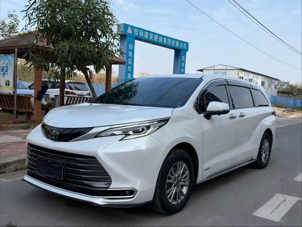 Toyota Sienna, 2023