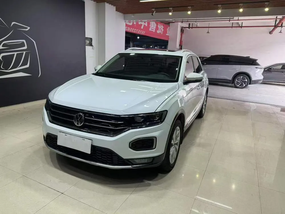 Volkswagen T-Roc 230TSI DSG 2WD Version CN5, 2018 — фото 1