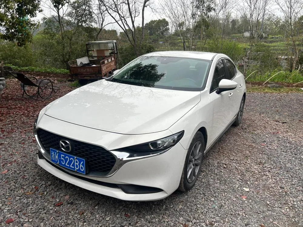 Мазда 3 Axela 2.0L Auto Edition, 2022 — фото 1