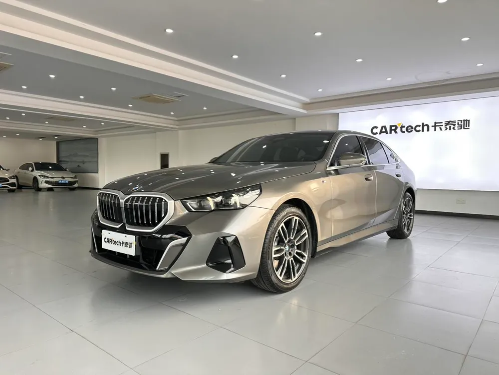 BMW 5-Series, 2025
