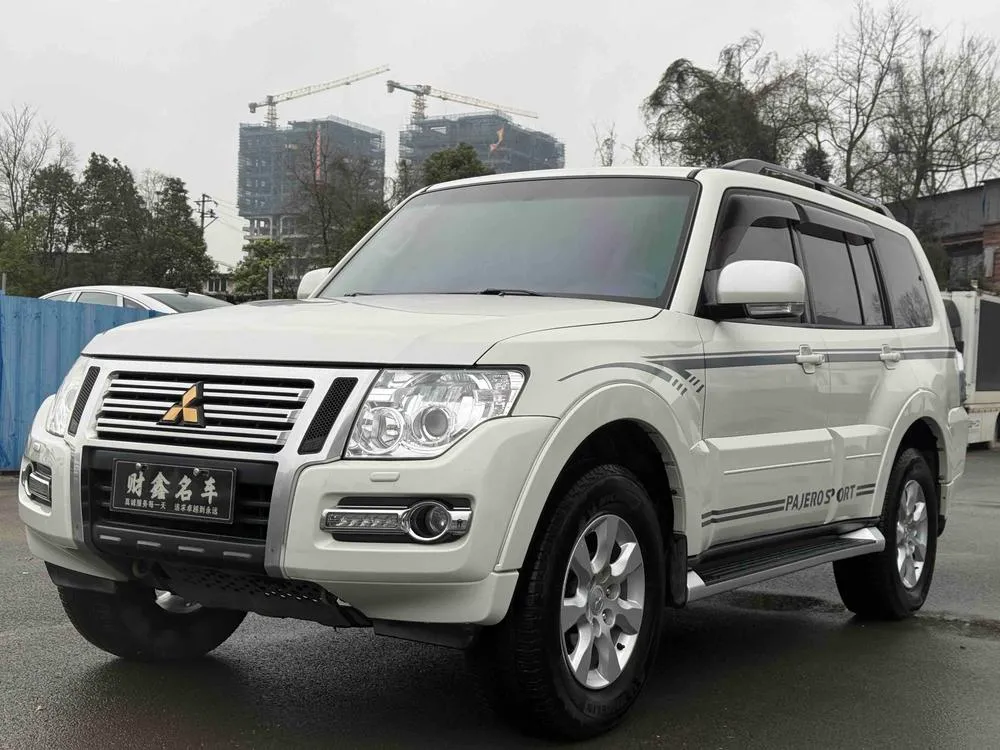 Mitsubishi Pajero (Import), 2018