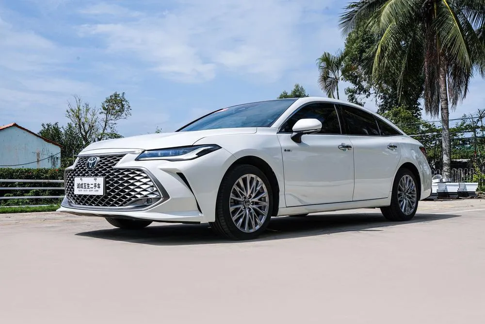 Toyota Avalon Smart Hybrid Dual Engine 2.5L E-CVT XLE Premium Edition, 2024 — фото 1