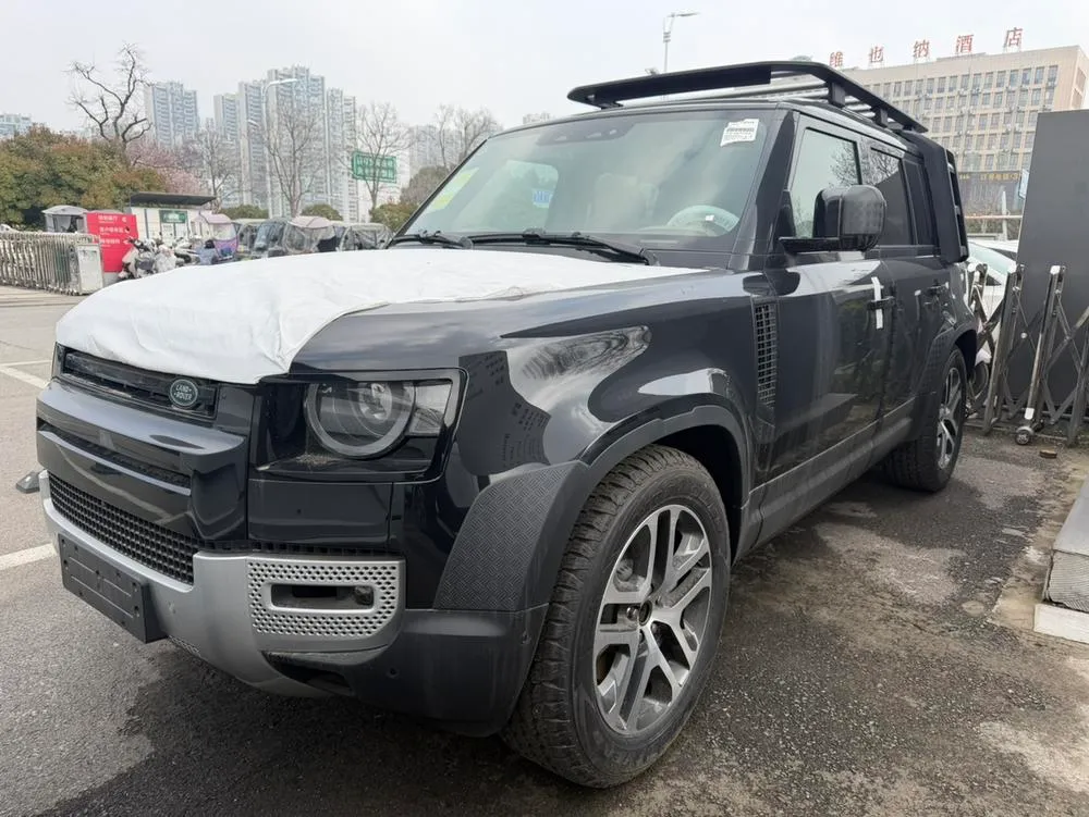 Land Rover Defender 110 3.0T P400 Black Special Edition, 2025 — фото 1