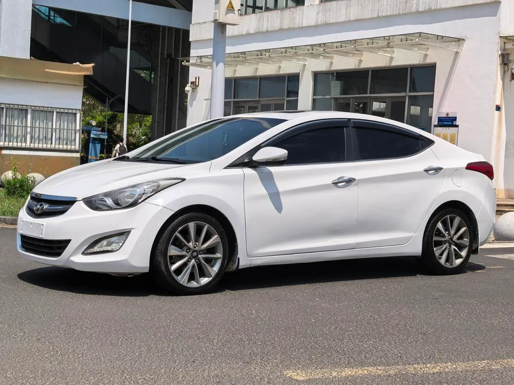 Hyundai Elantra Langdong 1.6L Auto Leading Version, 2015 — фото 1