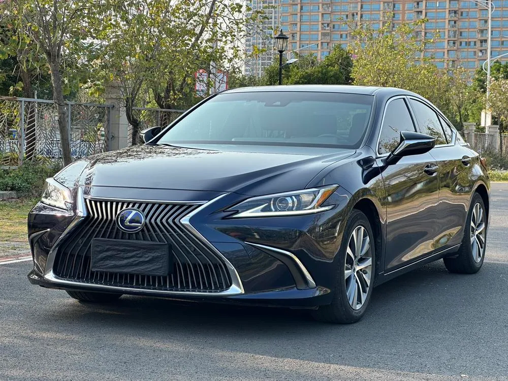 Lexus ES 300h Edition CN6, 2020 — фото 1