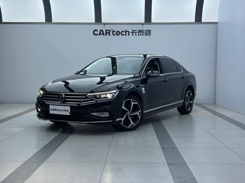 Volkswagen Magotan 200 Anniversary Edition 330TSI DSG Leading Version, 2023 — фото 1