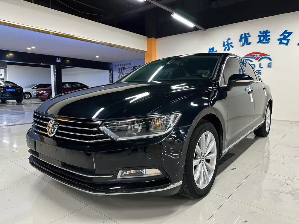 Volkswagen Magotan 330TSI DSG Leading Version, 2018 — фото 1