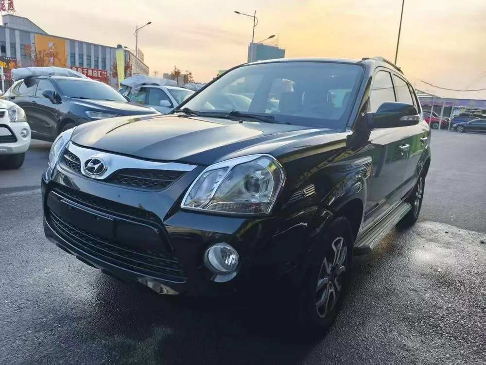 Hyundai Tucson 2.0L Manual 2WD Fashion Version, 2013 — фото 1