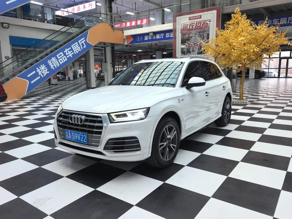 Ауди Q5L 40 TFSI Fashion Version CN5, 2018 — фото 1