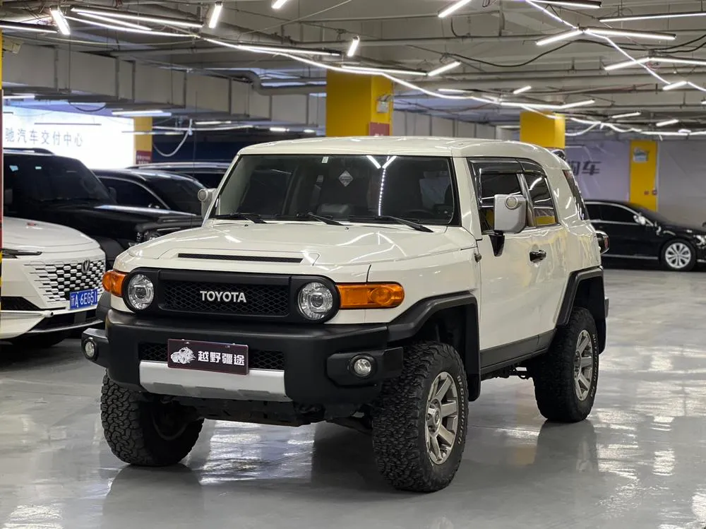 Toyota FJ Cruiser 4.0L Auto 4WD 5 Seater Parallel Import, 2019 — фото 1