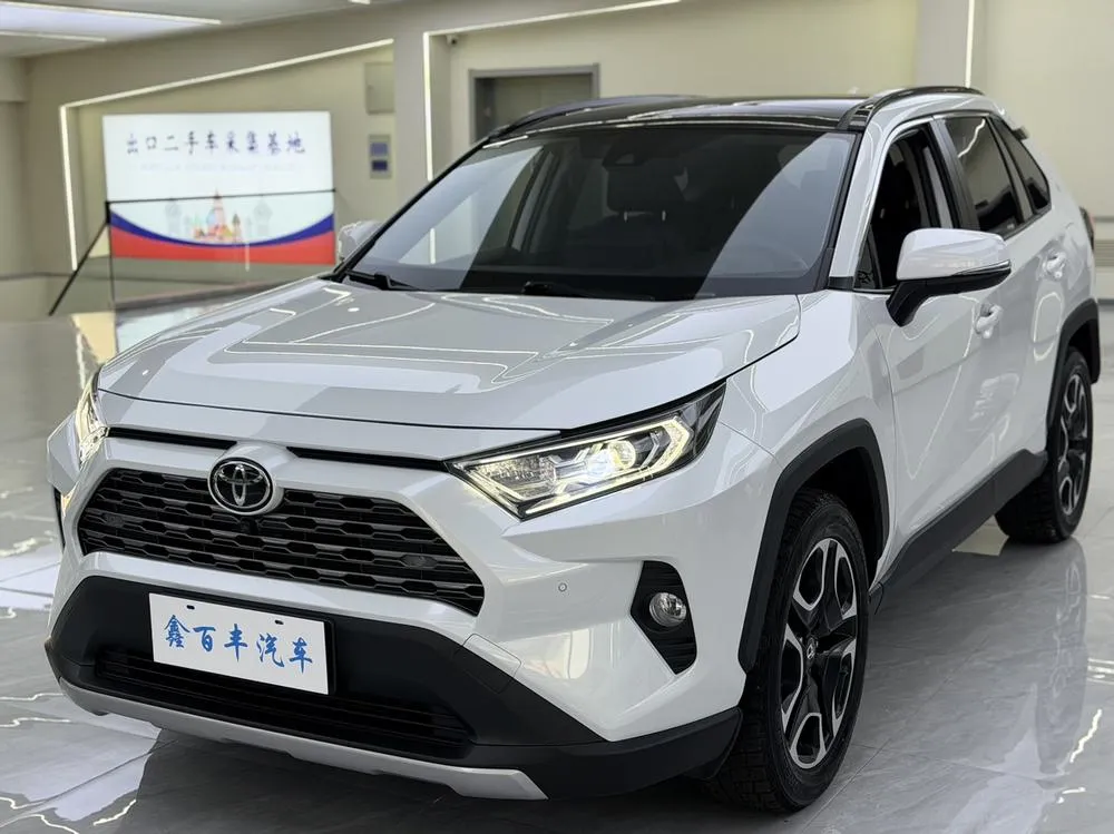 Toyota RAV4 2.0L CVT 2WD Premium Edition, 2022 — фото 1