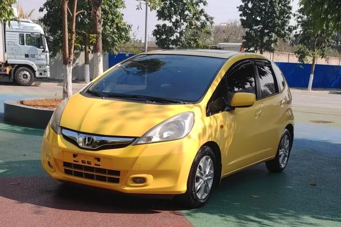 Honda Fit 1.5L Auto Luxury Edition, 2011 — фото 1