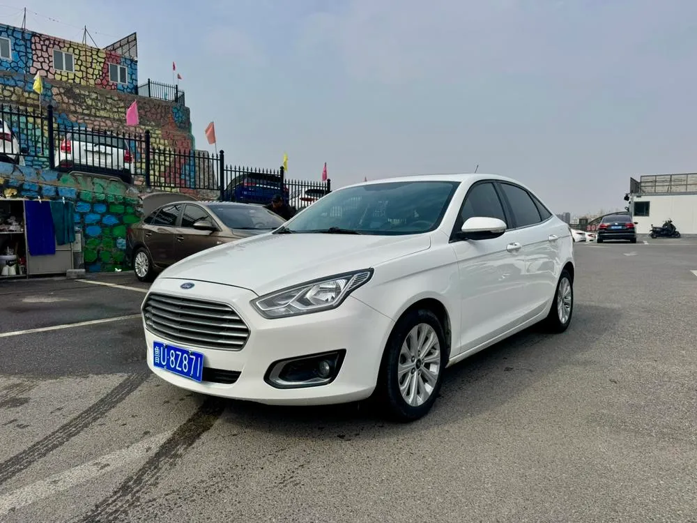Ford Escort 1.5L Auto Fashion Version, 2015 — фото 1