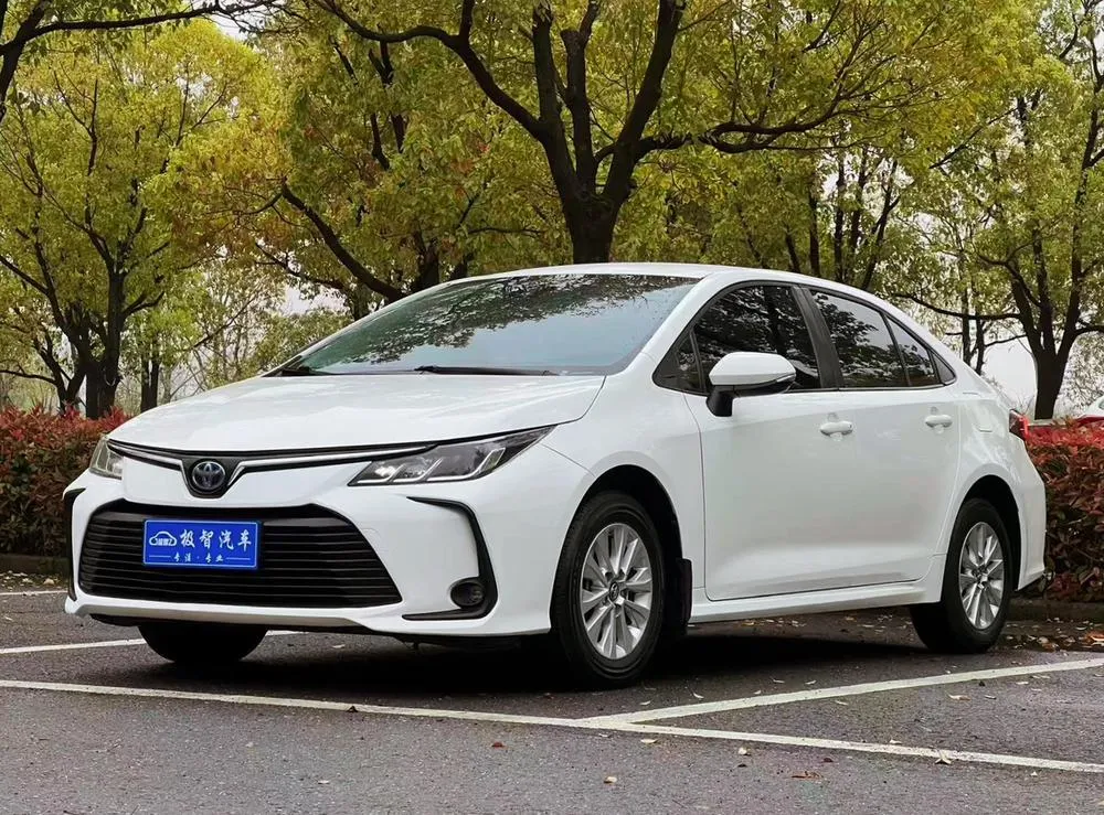 Тойота Corolla Dual Engine 1.8L E-CVT Edition, 2022 — фото 1