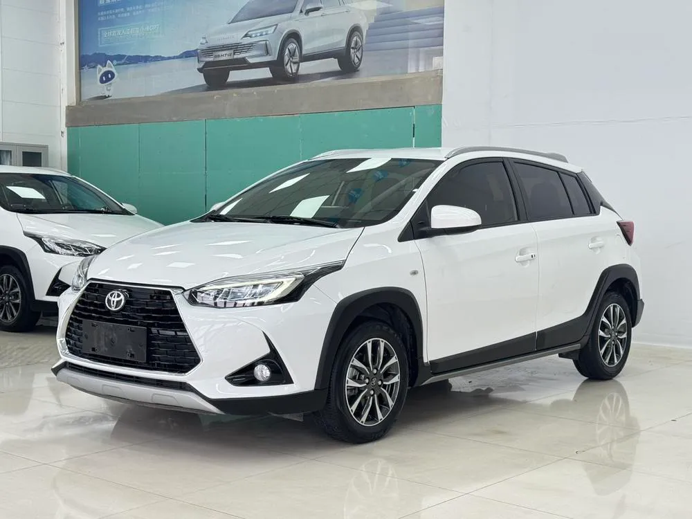 Toyota Yaris L 1.5L CVT Luxury PLUS Edition, 2022 — фото 1
