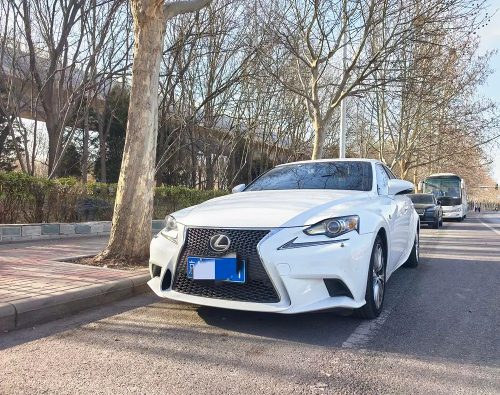 Lexus IS, 2015
