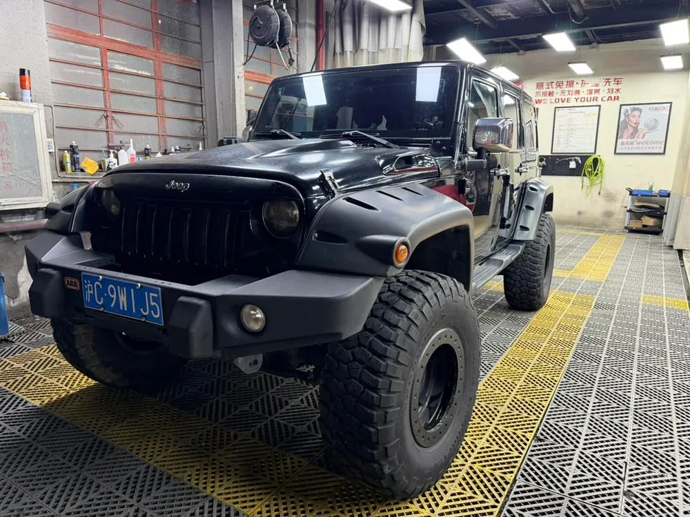 Jeep Wrangler 3.6L Sahara Edition, 2012 — фото 1