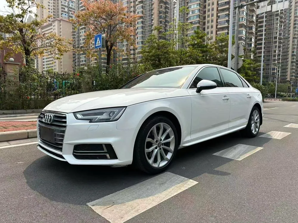 Audi A4L 30 Version 40 TFSI Fashion Version, 2018 — фото 1