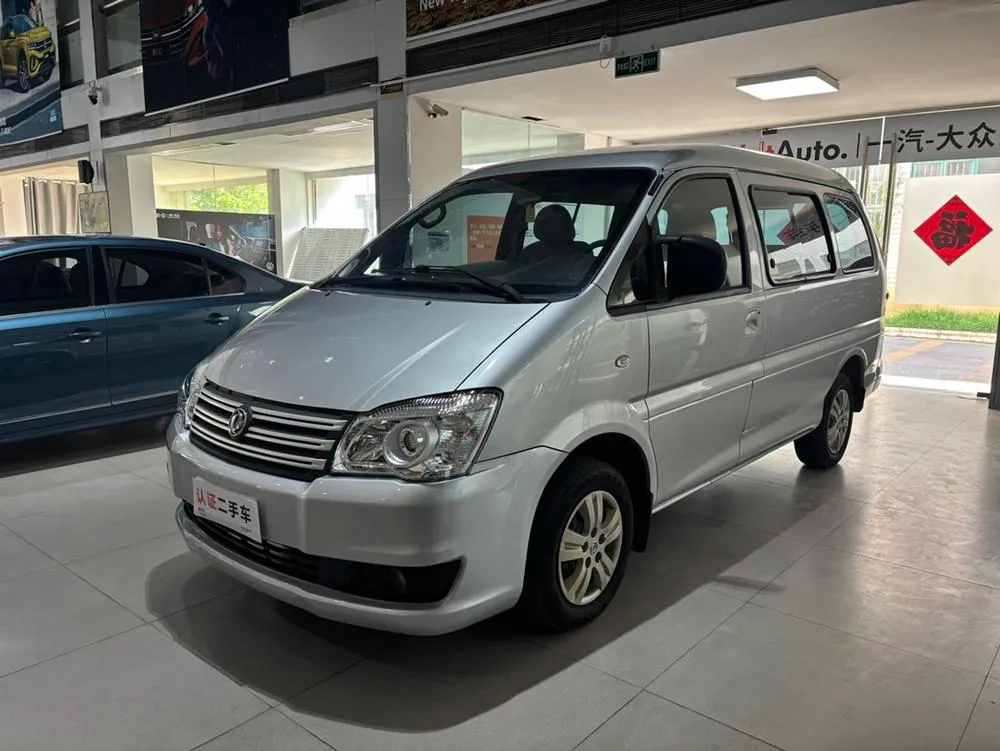 Dongfeng Fengxing Lingzhi M3 1.5L 5 Seater Basic Version, 2018 — фото 1
