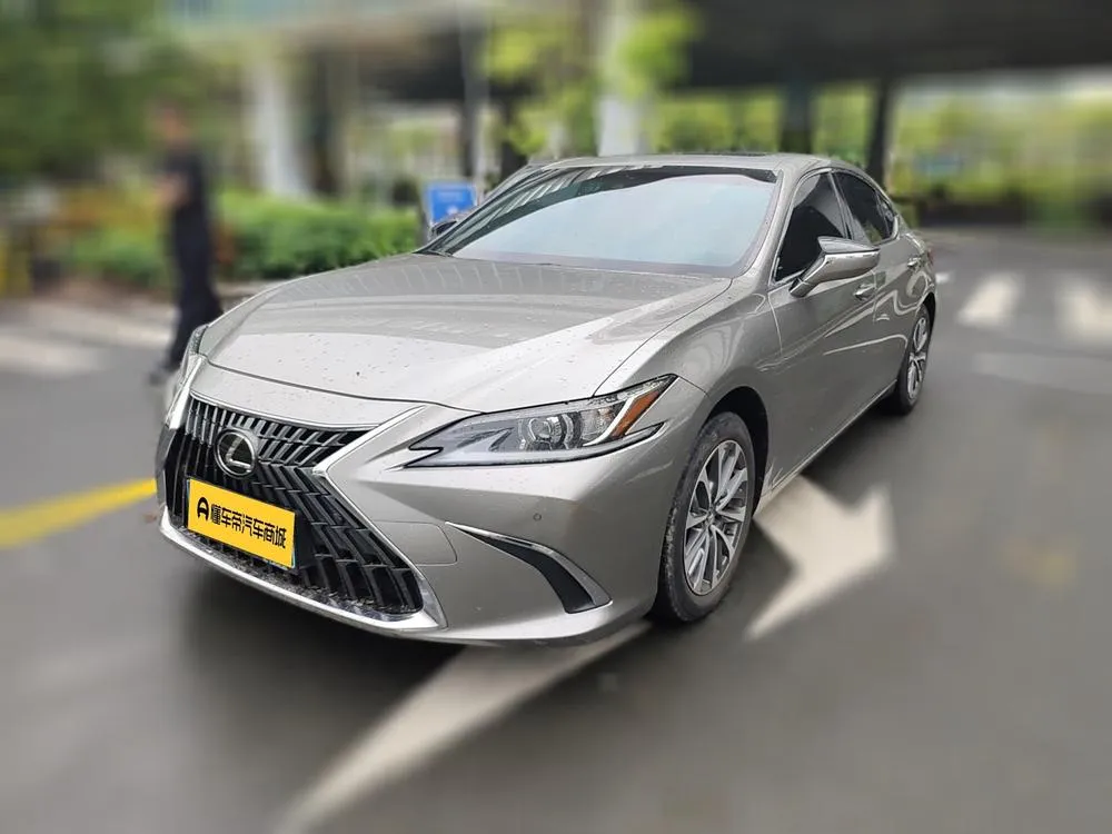 Lexus ES, 2022