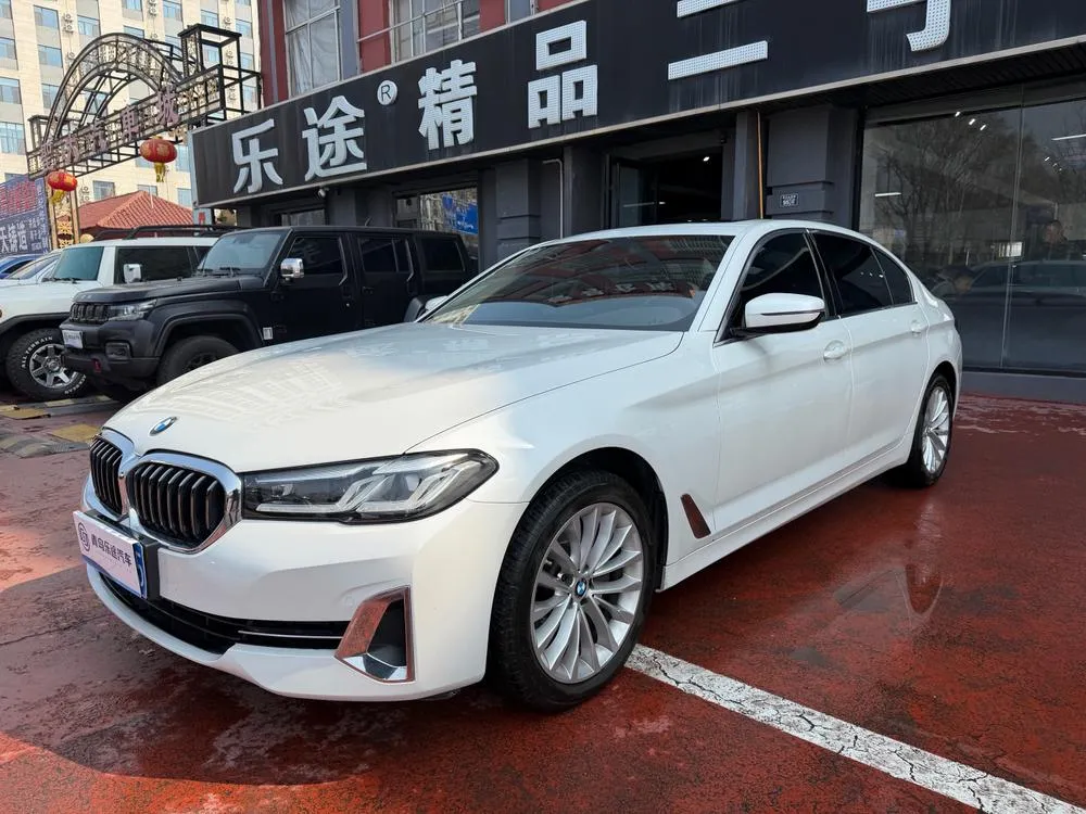 BMW 5-Series, 2022