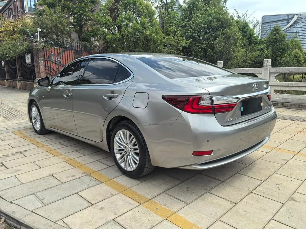 Lexus ES, 2015