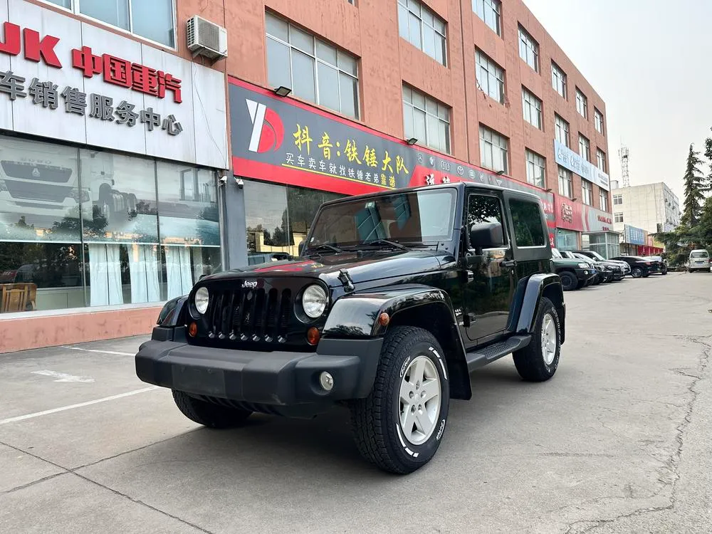Jeep Wrangler 3.8L Sahara Edition, 2010 — фото 1