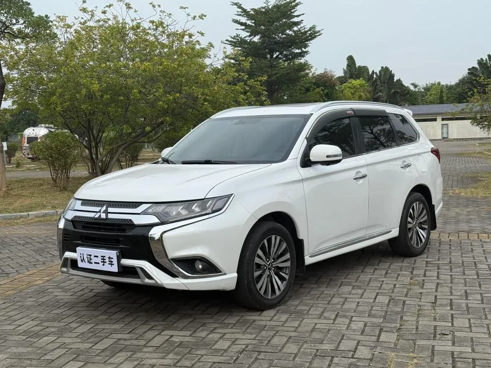 Митсубиси Outlander 2.4L 4WD Elite Edition 7 Seater, 2021 — фото 1