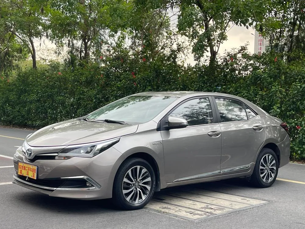 Toyota Corolla Facelift Dual Engine 1.8L E-CVT Elite Edition CN5, 2017 — фото 1