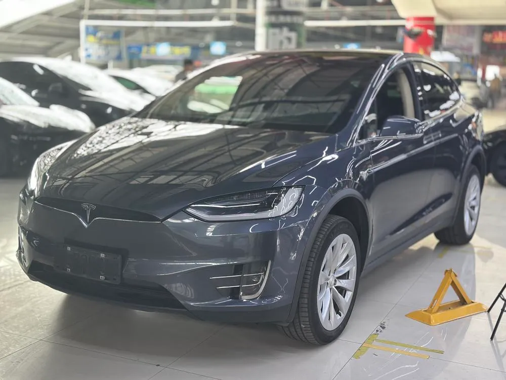 Tesla Model X, 2017