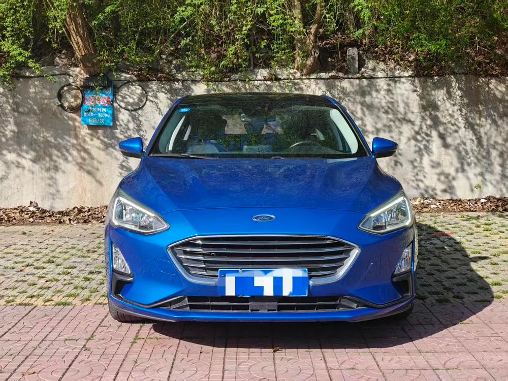 Ford Focus Hatchback EcoBoost 180 Auto Version, 2019 — фото 1
