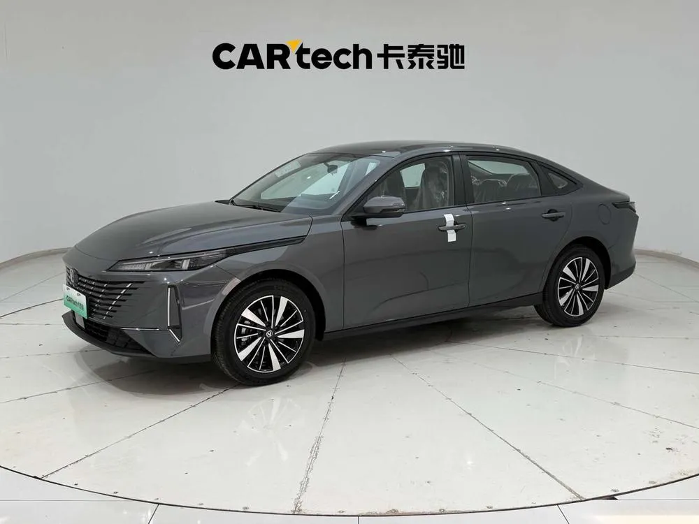 Чанган Eado PHEV 智慧新蓝鲸 145KM 高能版, 2025 — фото 1