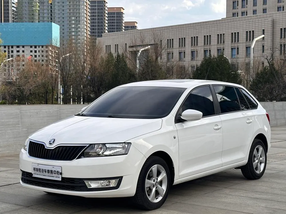 Skoda Rapid Spaceback 1.6L Auto Joy Edition, 2014 — фото 1