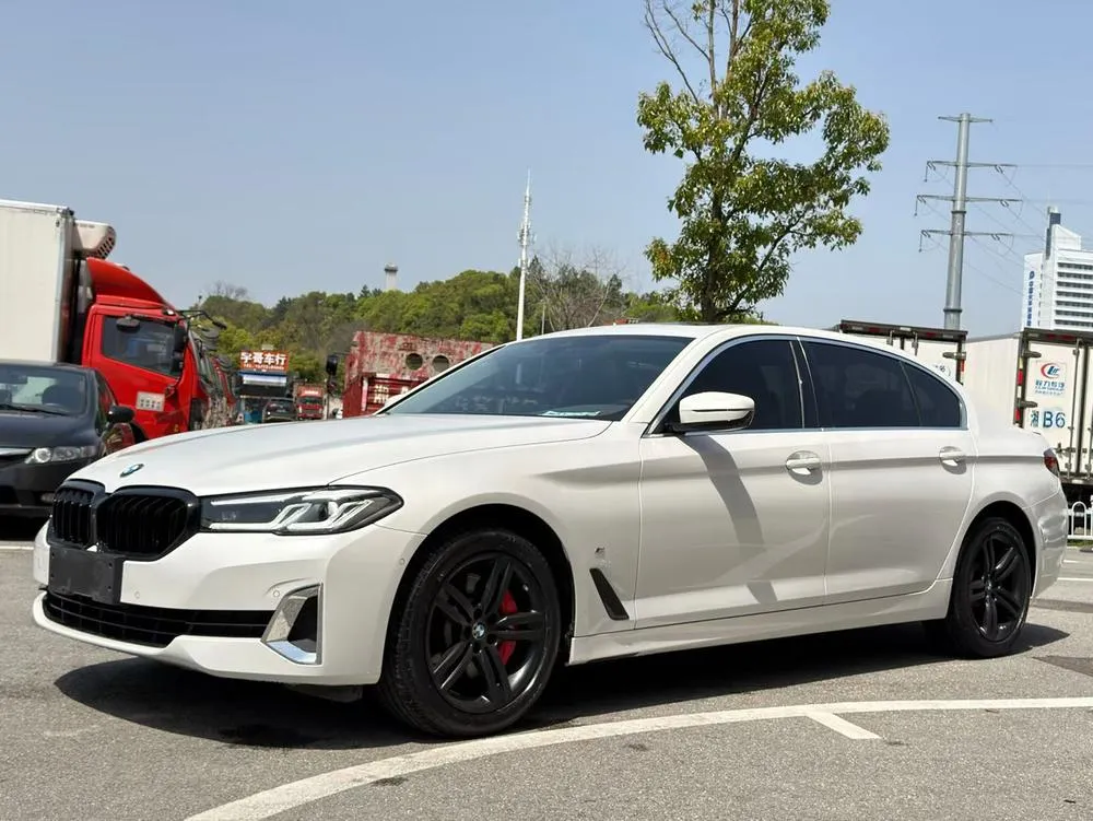 BMW 5-Series, 2022