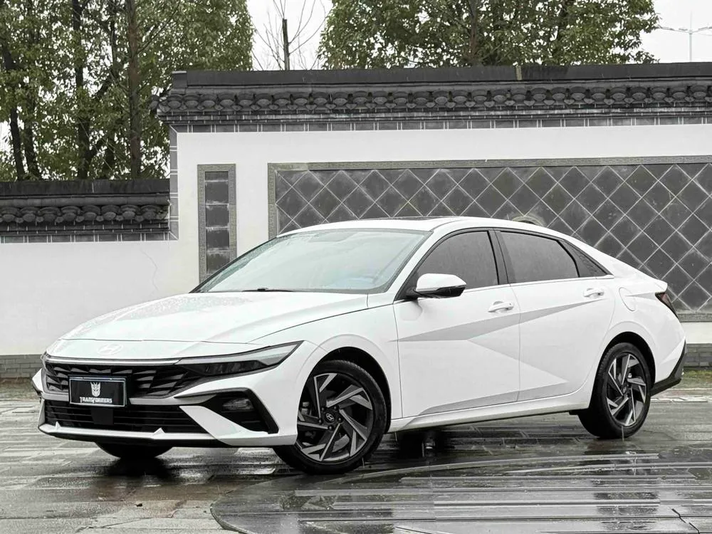 Hyundai Elantra, 2023