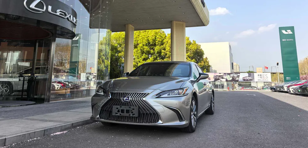 Lexus ES, 2020