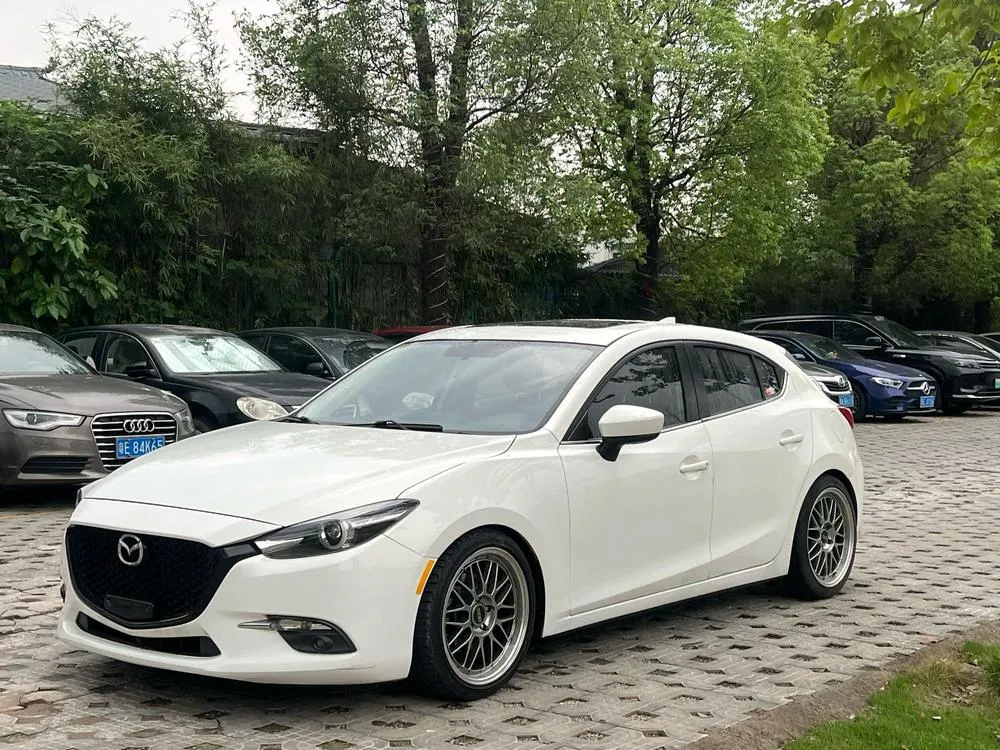 Mazda 3 Axela Hatchback 2.0L Auto Luxury Version CN5, 2017 — фото 1