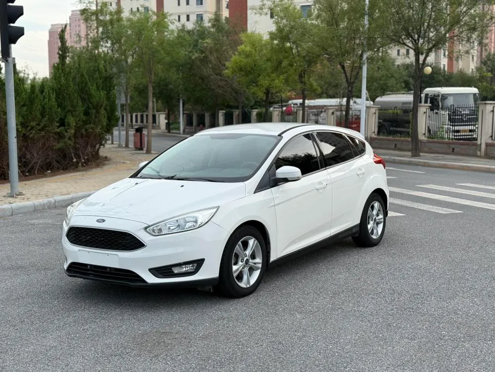 Ford Focus Hatchback 1.6L Auto Comfort Version Edition, 2017 — фото 1