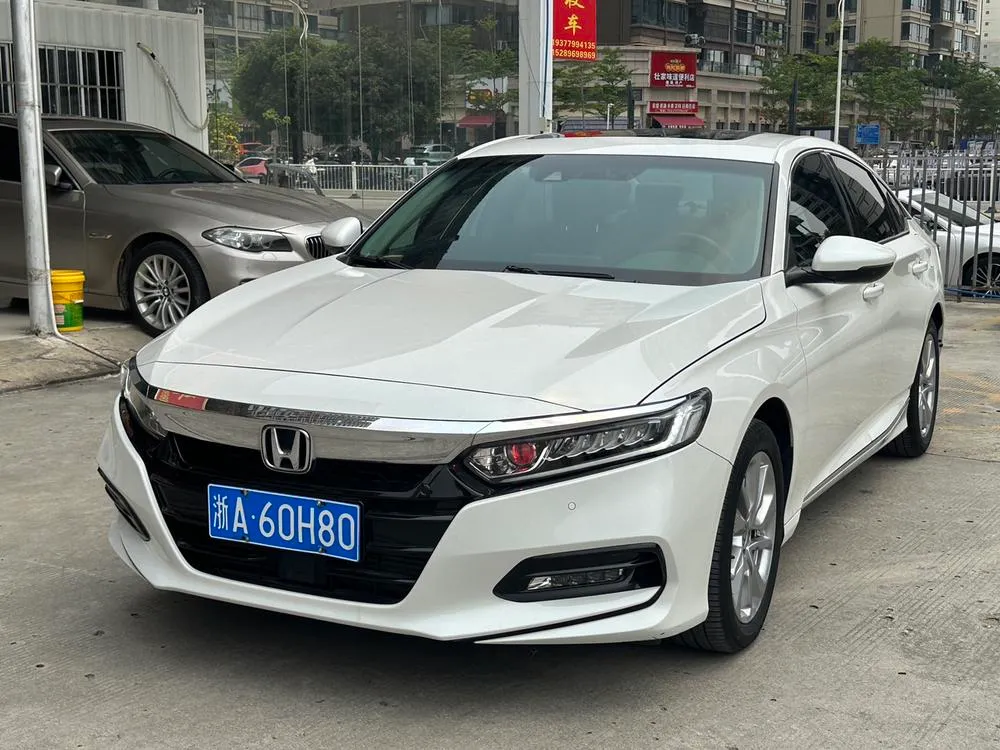 Honda Accord 260TURBO Luxury Edition CN6, 2018 — фото 1