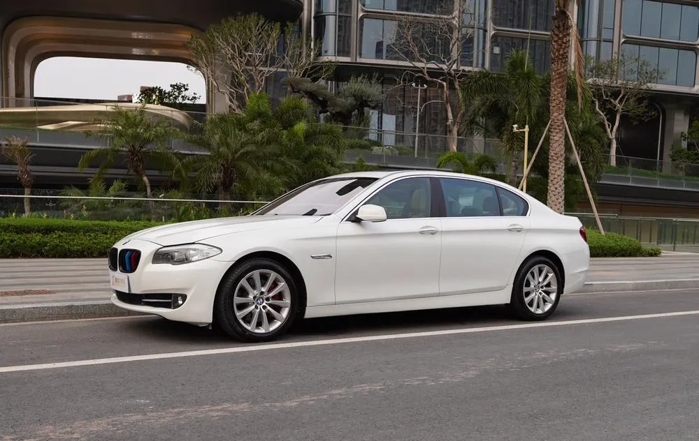 BMW 5-Series 535Li Leading Version, 2011 — фото 1
