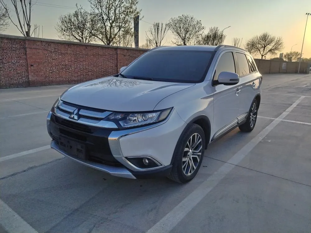 Mitsubishi Outlander 2.0L 2WD Glory Edition 5 Seater, 2018 — фото 1