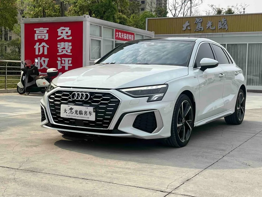 Audi A3 Facelift Sportback 35 TFSI Fashion Sport Version, 2023 — фото 1