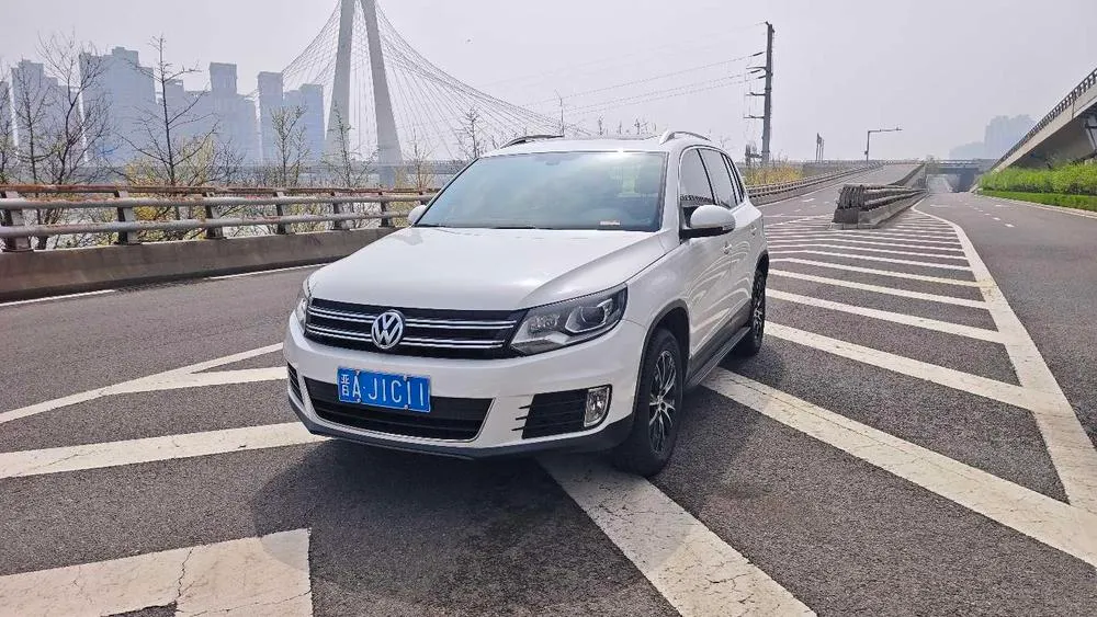 Volkswagen Tiguan 1.8TSI Auto 2WD Luxury Version, 2015 — фото 1