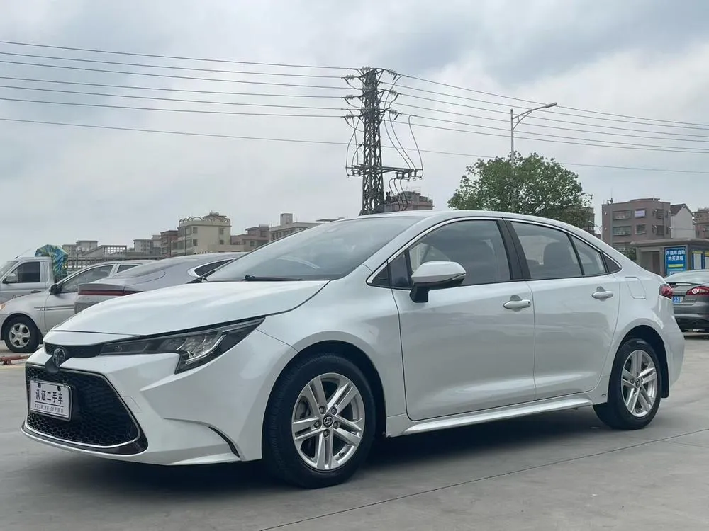 Toyota Levin Dual Engine 1.8H E-CVT Luxury Edition, 2021 — фото 1