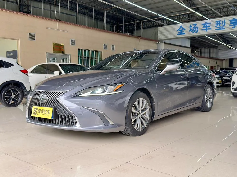 Lexus ES 200 Edition CN6, 2018 — фото 1