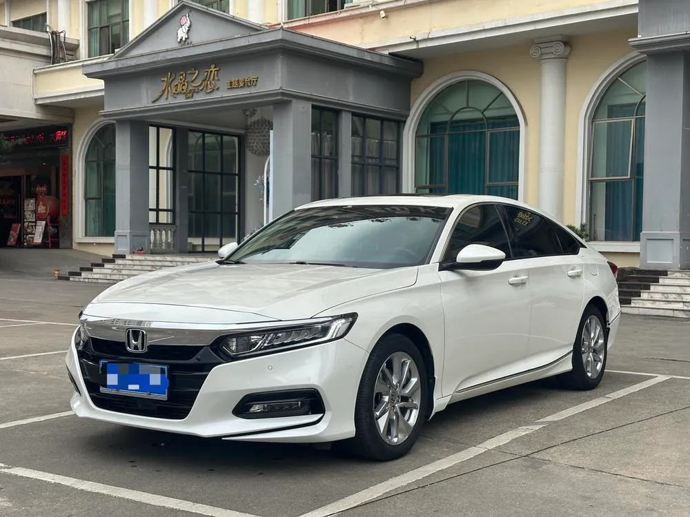 Honda Accord 260TURBO Luxury Edition CN6, 2018 — фото 1