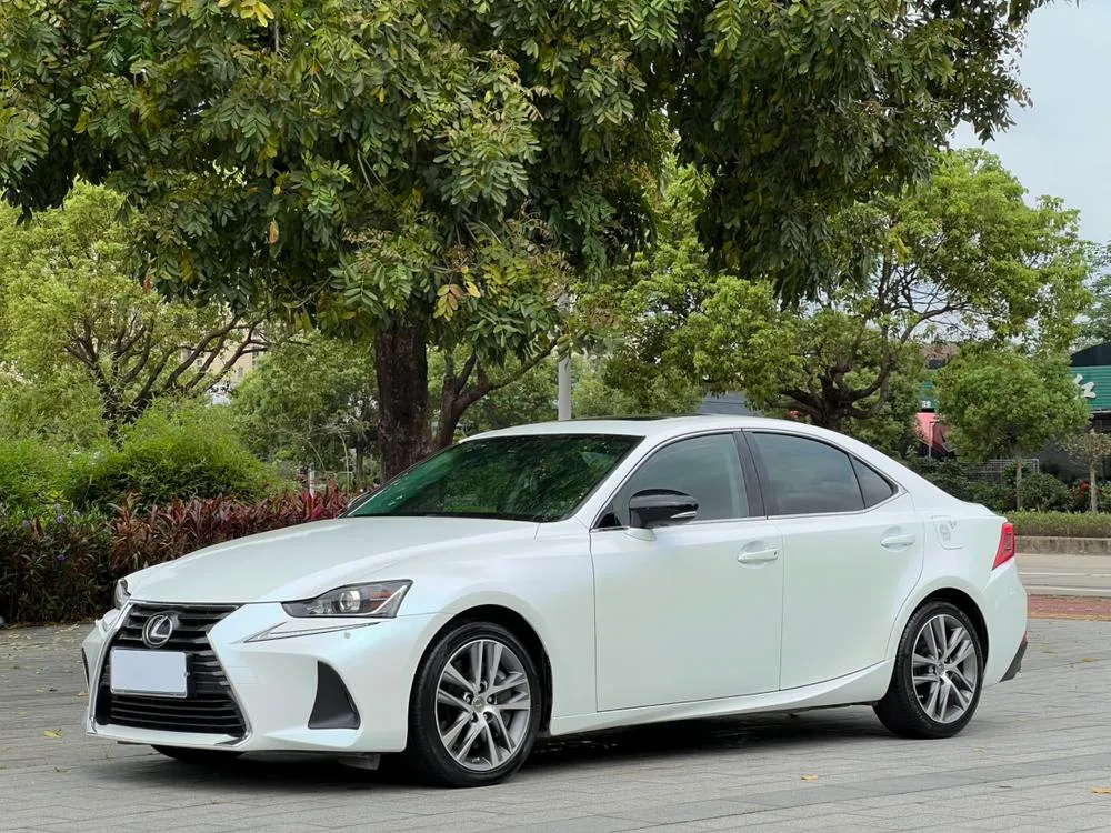 Lexus IS, 2017